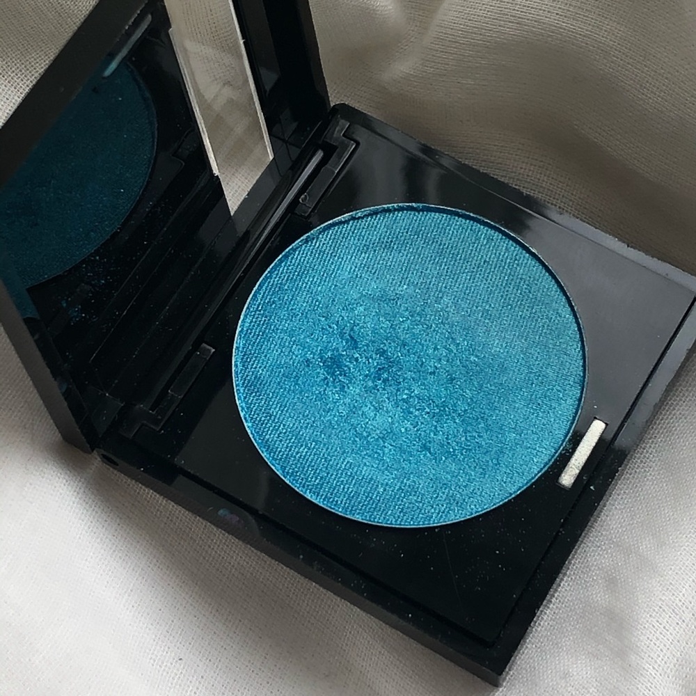 Make Up For Ever Eyeshadow in Glittery Turquoise